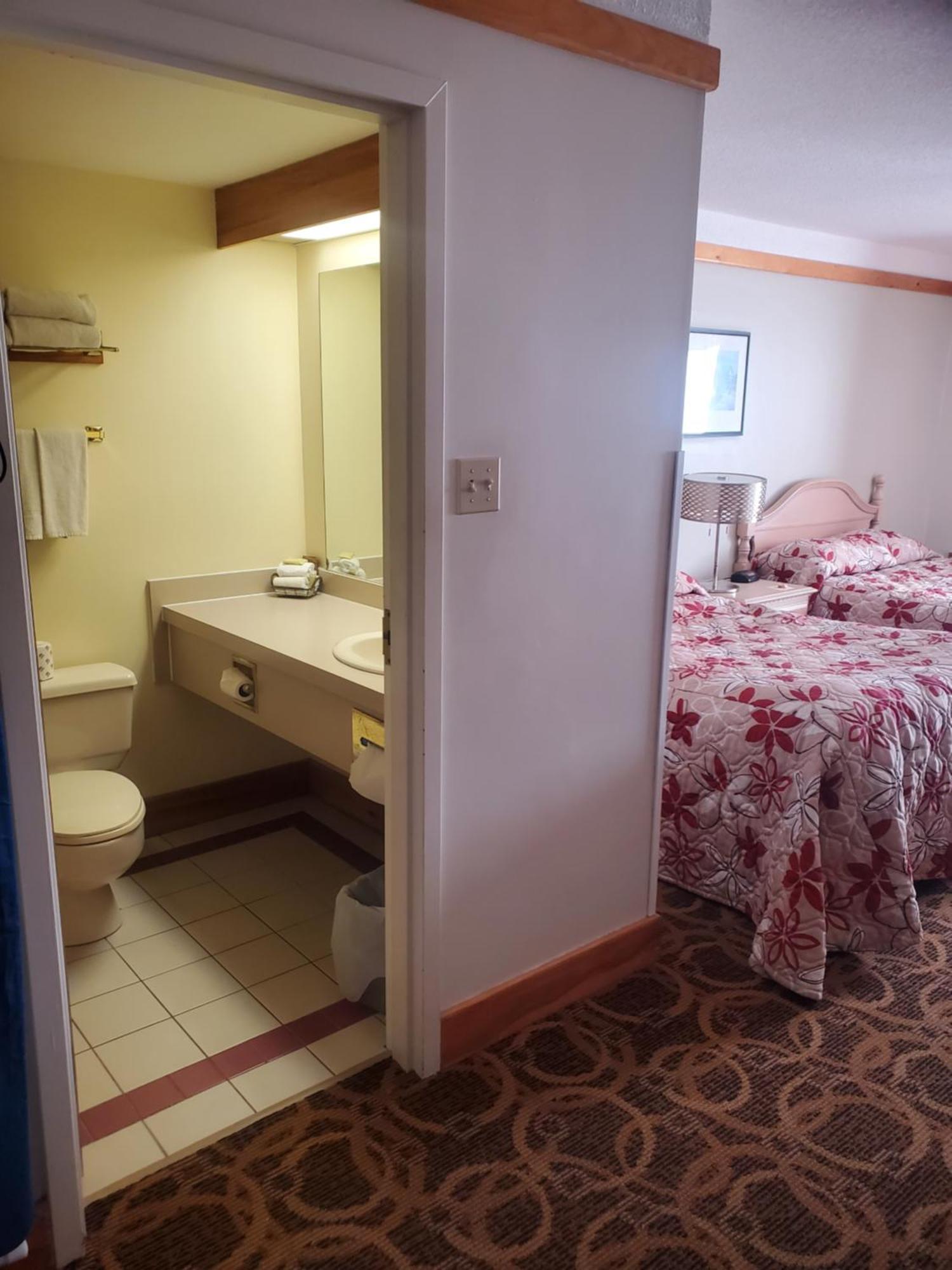 Granite Town Hotel Saint George Экстерьер фото